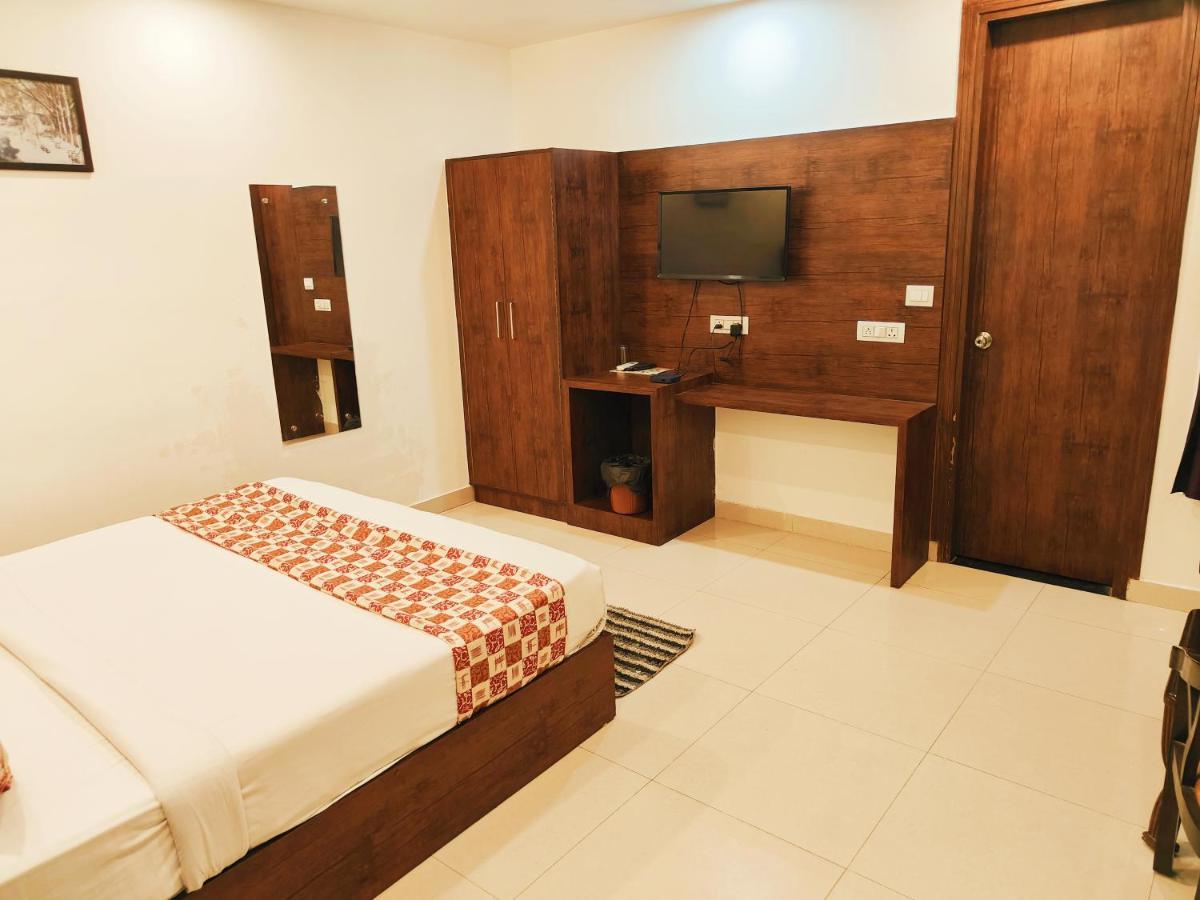Hotel The Tark Near Igi Airport Delhi